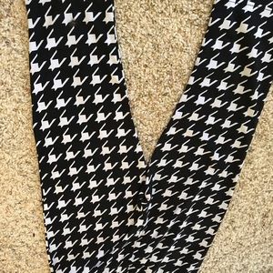 Houndstooth design 3/4 Capri tights